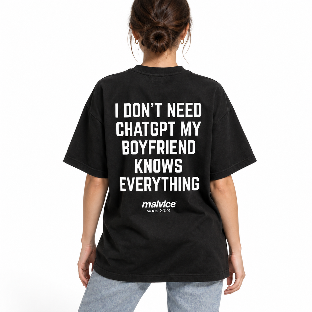 I DON'T NEED CHATGPT MY BOYFRIEND KNOWS EVERYTHING Oversized T-Shirt